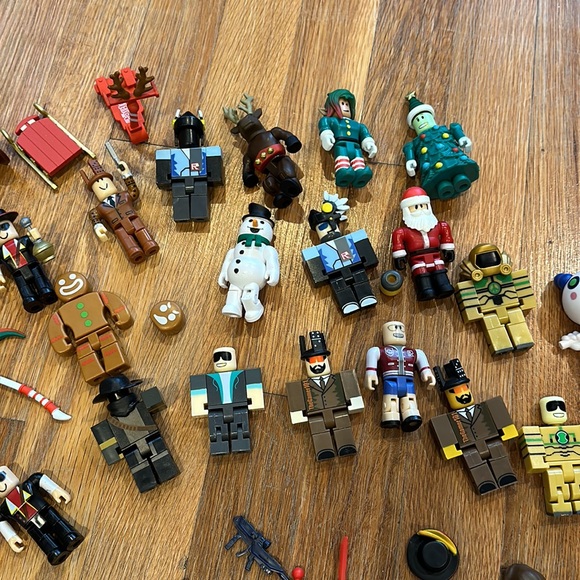 Roblox Jailbreak & Advent Calendar Lot - Picture 7 of 9